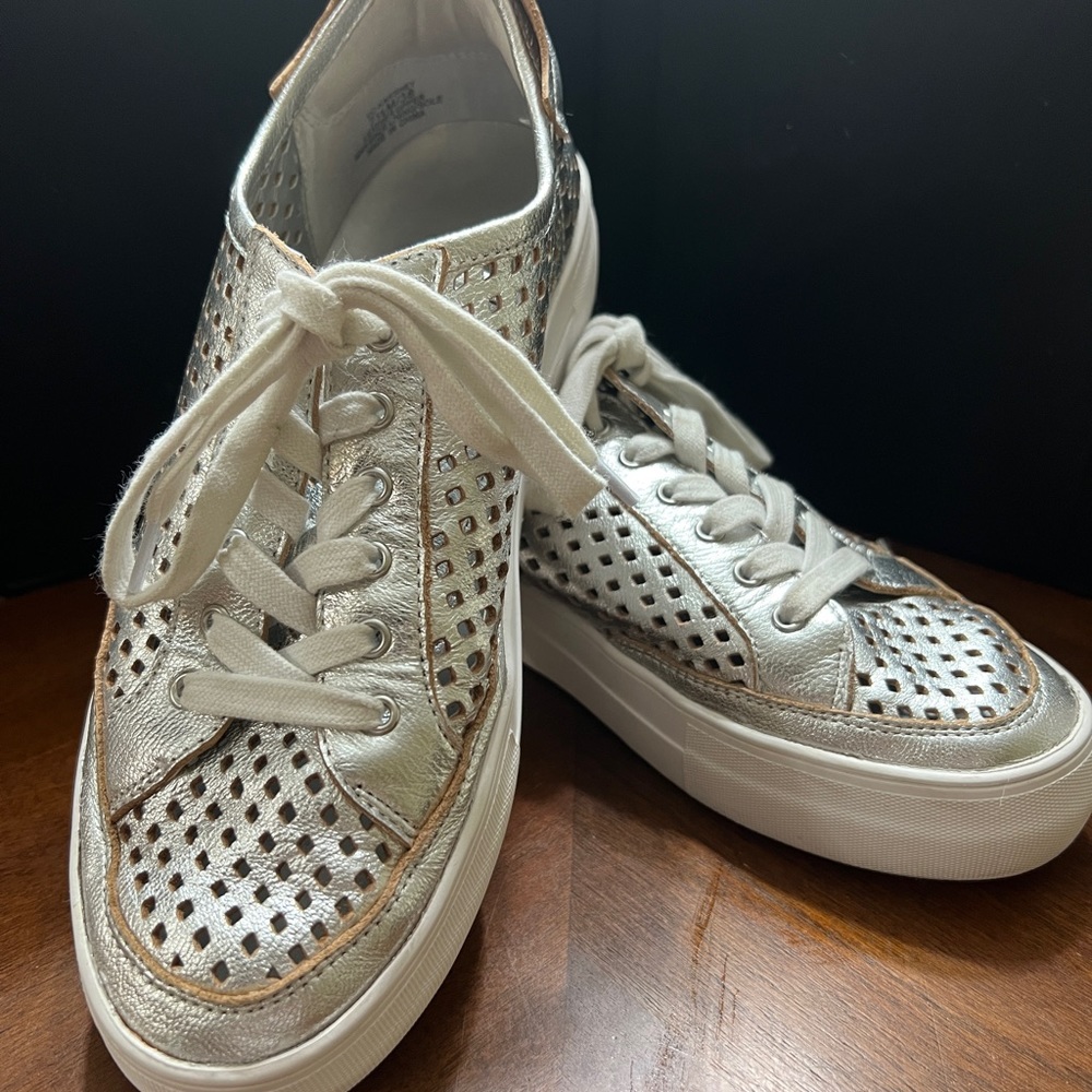 Vince Camuto Laser cut silver leather sneaker